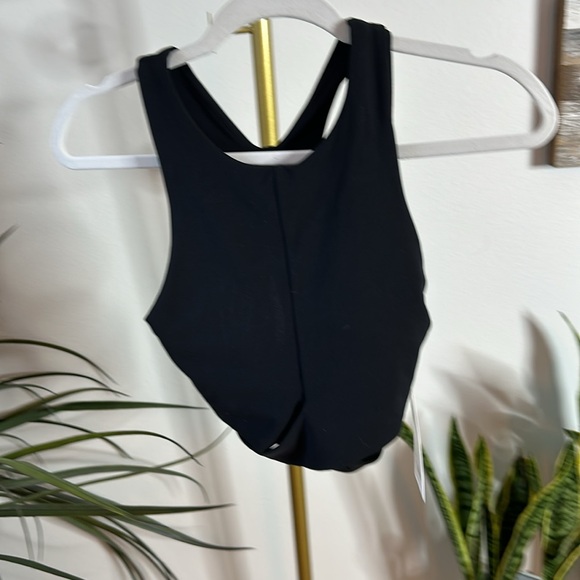 26. NWT Athleta Conscious Cut out Crop D-DD Size XS - Picture 4 of 7